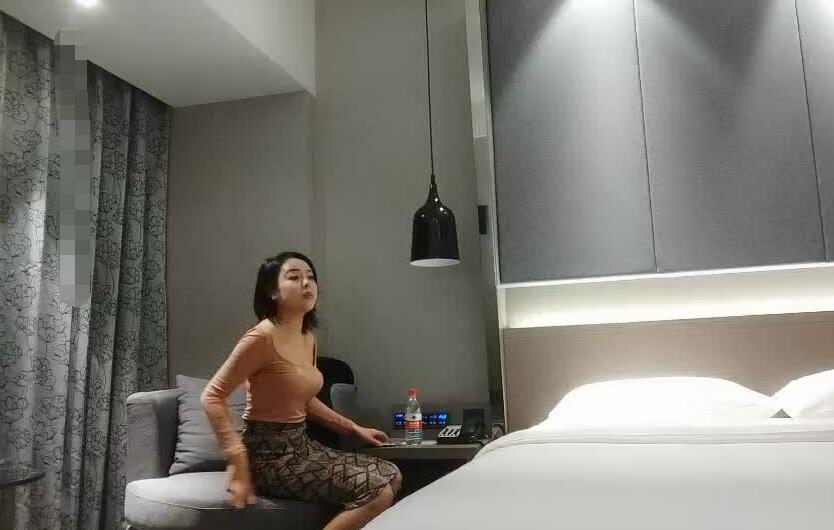 [主播探花] 2021-04-22 铁牛探花04-22花裙小姐姐