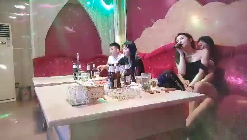 [主播探花] 2021-05-25 歌厅探花05-25包厢搞群P