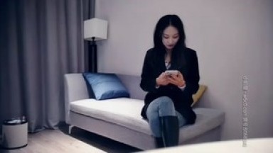 顶级蜜桃美臀高端外围美女，腰细胸大身材一流，舔屌扣穴妹子一脸享受