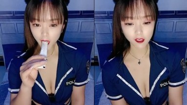 妖娆巨乳小姐姐-- 穿上肉丝，护士服、秒变性感淫娃，大肉棒插进抽搐，淫声浪浪！