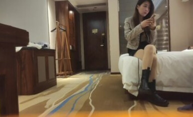 【开车别玩手机】，密码房，御姐美女数完现金，黑丝撕开口交配合 01