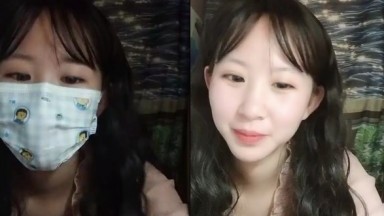 【云南清纯大一学妹】，勤工俭学新途径，夜深人静宿舍直播，极品吊钟大胸，粉穴跳蛋淫液汪汪