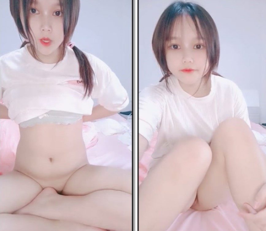 03年小姑凉，细皮嫩肉，毛毛都没长几根，把骚逼摆在镜头前淫乱发骚，勾引网友