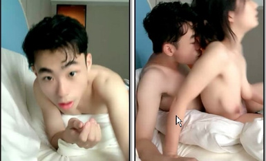 如向日葵的女孩--卖萌希瑞 清纯且可爱，一对吊钟乳，和男友在酒店把玩双峰，洗白白，激情马上开始~~