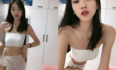 我靠！仙女流鼻血了【是菲菲呀】极致骚舞 饺子逼 超过瘾！ (2)