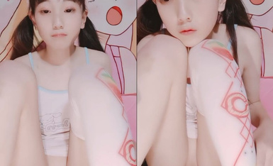 清纯系天花板！新人小萝莉！手指扣逼呻吟嗲嗲，操我小骚逼骚话不断，无毛白虎嫩穴，叫声极度诱惑