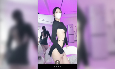 抖音重磅：56W粉絲女神【草莓小甜心】【丁姐】高價走私直播秀 (11)