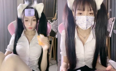 绝对极品！清纯系天花板！双马尾顶级美少女，纤细美腿白丝袜，玻璃棒插无毛嫩穴，快速猛捅流出白浆