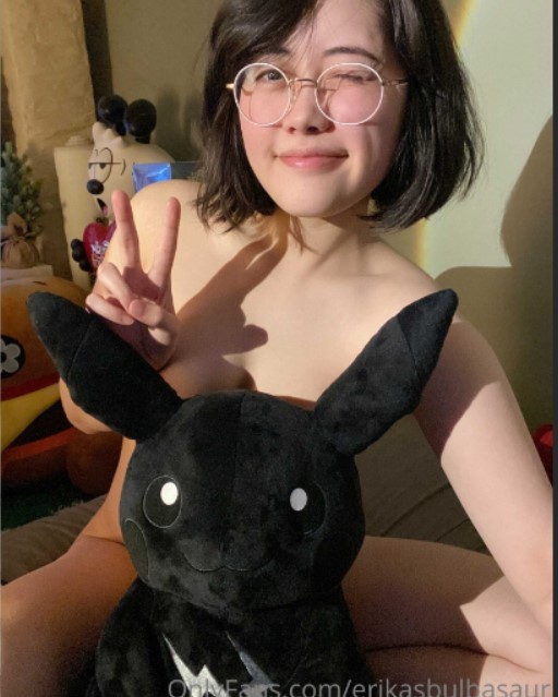 神似某明星的极品反差母狗23岁留学生可爱眼镜妹EriKas私拍 (1)