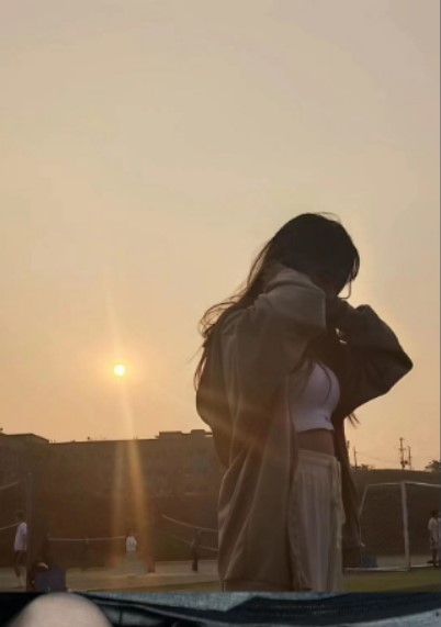 最新2023-02-18重庆大二学妹赚外快模特群顶格约拍完结篇~被摄影师蹭B抠B掰B加钱潜规则 (5)