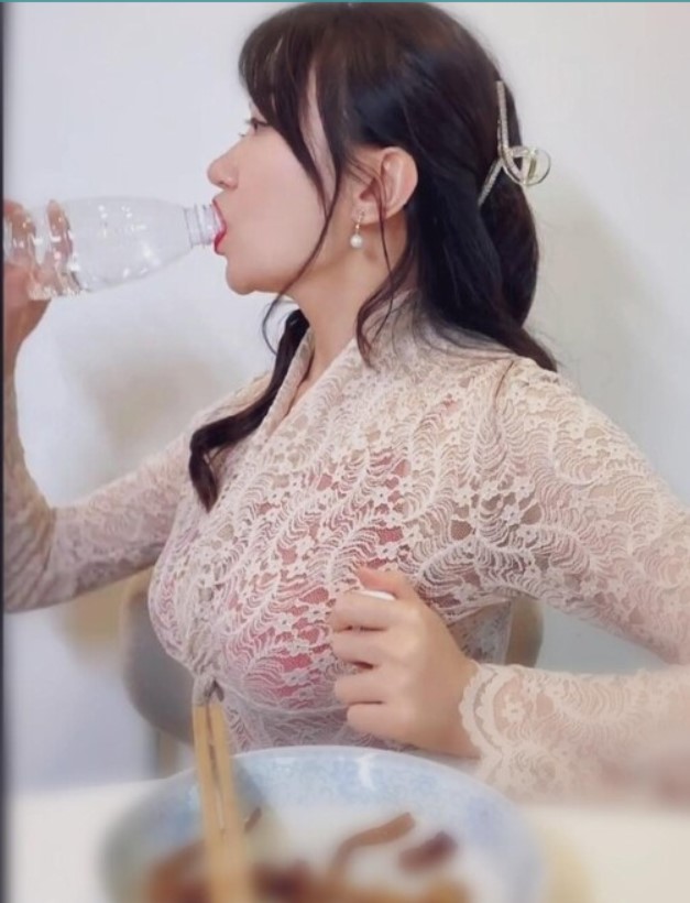 家有美妈 妈妈的穴永远是最温暖的 插了好半天才在妈妈的引导下进入 羞耻后入特别爽.