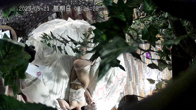 2023-5-21新片速遞情趣酒店綠葉房高清偷拍❤️高顏值美女穿上性感情趣男友挑逗斯文男友做愛