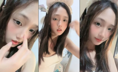 清純可愛美少女！甜美嫩妹妹！難得收費秀一波，無毛騷穴掰開特寫，彩虹假屌騎乘位，妹妹玩的還挺花