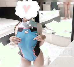 twitter肉肉的雙馬尾乖萌妹coser福利姬「Lepaudam」被富豪包養 浴室性愛粉逼被各種體位插入干到高潮爽到腿綳直