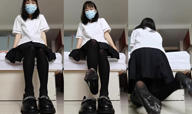 美腿玉足小可愛【小琪琪文文】足交爆射，美足誘惑！淫語挑逗射滿腳底，龜責榨精裸足絲襪推油精射 (5)