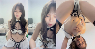 極品尤物性感美女【不吃不吃】下海收費房誘惑！黑絲襪情趣裝，多毛騷逼從下往上視角，堅挺白嫩美乳，擺弄各種姿勢