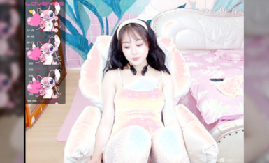 Stripchat一个很好看的小姐姐【Yunxi_】非常甜美的脸蛋~笑起来真的太喜欢了 而且还有大大的奶子骚气的蝴蝶逼 (8)