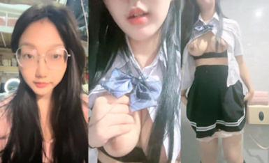 推薦！正宗G奶大學生【班長大人】宿舍酒店樓梯道廁所自慰，極品反差眼鏡婊，玩得真是瘋狂 (6)