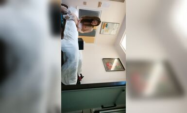 新晋探花劲爆首场 苗条漂亮小姐姐 粉红短裙诱惑 娇小玲珑惹人怜 抱起干征服感强