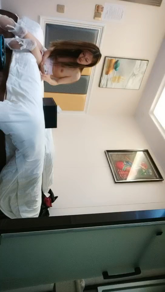 新晋探花劲爆首场 苗条漂亮小姐姐 粉红短裙诱惑 娇小玲珑惹人怜 抱起干征服感强