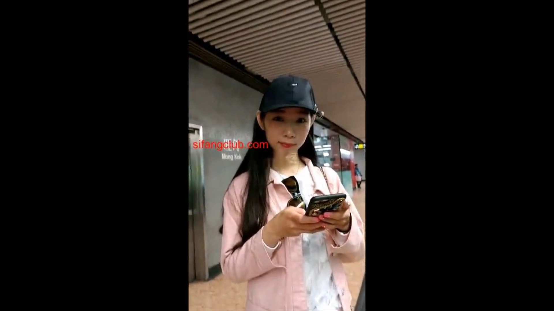 猥琐摄影师带小嫩模去香港拍写真 找机会下药迷翻带回酒店各种姿势啪啪啪