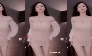 斗鱼超人气女神【张琪格】8月最新露点揉奶合集 5