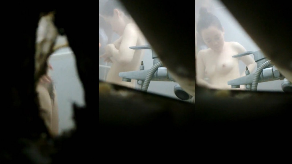 工厂简易淋浴房板缝偷窥漂亮少妇洗香香 皮肤白皙 奶子粉嫩 逼毛长却茂密