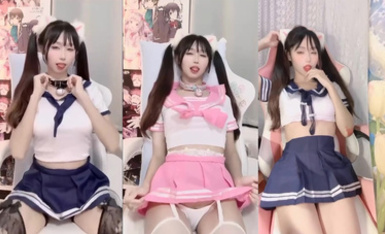 極品抖音小美女，大佬私定！ 全裸自慰模擬做愛舔jb，可太騷了