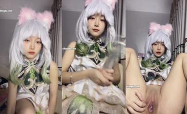 極品反差女大生04年清純小姐姐【胡椒籽】露臉私拍，各種COSER裸體騷舞大號道具紫薇臉逼同框（2）