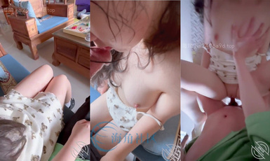 海角超頂亂倫大神【蘿莉小表妹】客廳里和表妹纏綿 香汗淋漓吸吮肉棒 完美粉嫩白虎陰戶 視覺極度上頭 夾莖榨射