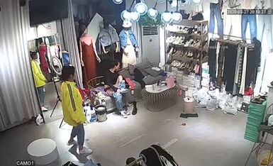 黑客破解【稀缺摄像头】美女如云服装店多角度精华合并篇2020-3月-4月