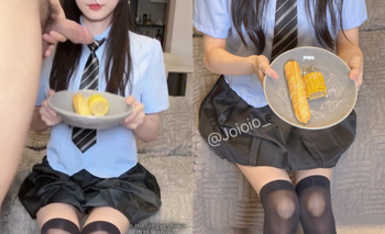 【截止8.16】重口警告！瞠目結舌！把堂妹調教成為吃精液和尿液母狗(6)