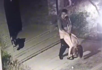 抖音热瓜 兰州事件，兰州老街七里河，精神小妹直接大街做爱 八分钟完整版