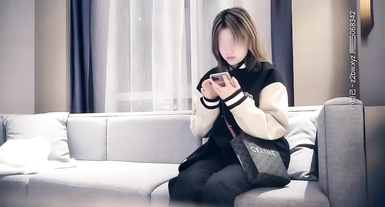 LOVE小天探花棒球服短發萌妹子啪啪，脫掉衣服花臂紋身看不出社會人，腰細胸大側入妹子被操哭了1080修復