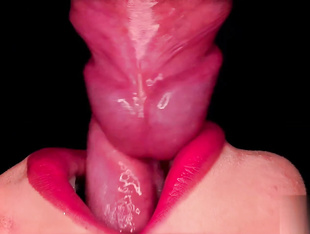 吞精女王 這才是真正的精壺 這小舌頭太舔的太上頭了好澀澀 含著漏斗吞下精液 畫面太美了好享受