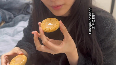 電報群VIP精液盛宴系列！亂倫變態老哥調教母狗堂妹3連發，聖水精液餛飩 精液刷牙 精液曲奇