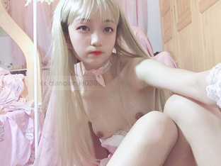 宅男福利，推特瘦瘦的白虎清純小嫩妹【原野小年】收費私拍，制服臉穴同框紫薇，看錶情很敏感受不了 (3)