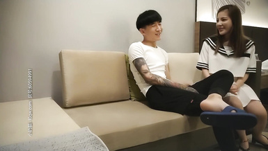 極品瑜伽小姐姐，比男的還會玩，網紅臉魔鬼身材，黑絲情趣誘惑沙發啪啪