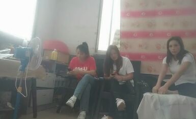 10.9新鸡窝搞2炮一屋小姐先干年轻没结过婚生过孩子的妹子不让舔逼只让肏第2个大奶熟妇主动热情服务真好