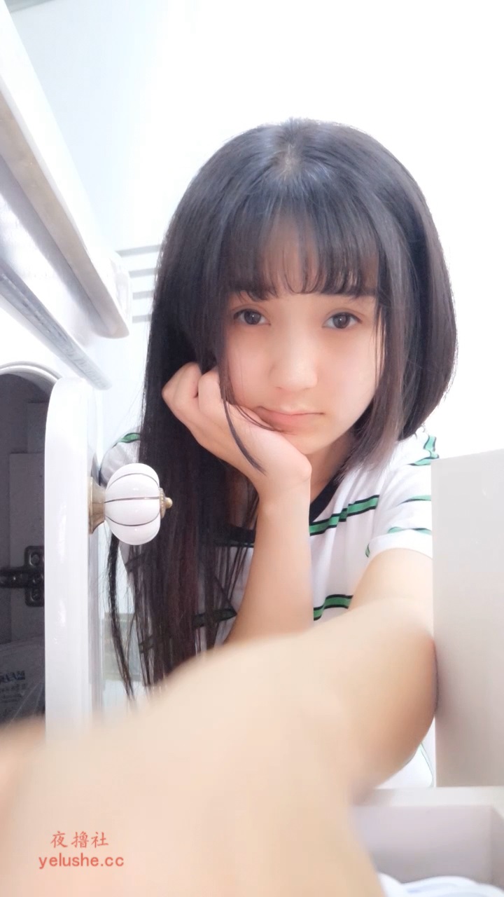 浴室尿内裤洗澡自拍诱惑摸逼视频720P高清