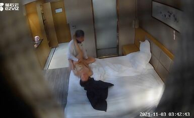 最新流出【萤石云酒店】 惊现父女乱伦 精彩父女乱伦酒店多姿势开操小逼 进房间就扛腿开操豪乳干女儿 高清720P原版