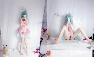 極品顏值清純蘿莉『小池理奈』福利私拍 清純反差小騷貨 緊致粉嫩小穴濕粘淫汁，喜歡自己這種又乖又淫賤的樣子 (5)