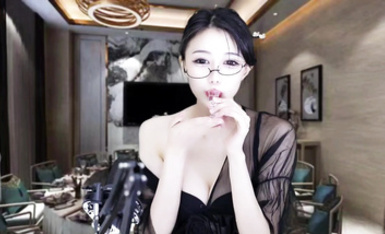 網易CC騷主播【白妖妖】單口相聲【白秘書升職記】2K原版畫質，自導自演，大膽口嗨，勾引老闆，道具自慰 (4)