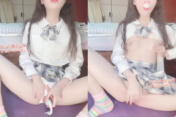 【青春無敵】，極品白虎粉穴，反差女神【燒酒sjcbsrbq】推特視圖全集，各種制服道具，紫薇噴水，內窺鏡看子宮 (22)