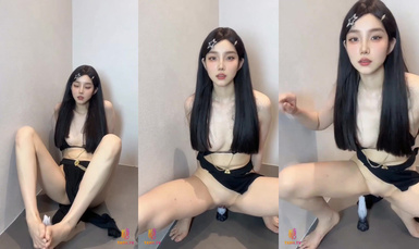 【童顏巨乳】小騷貨插穴自慰_足交騎乘假陽具