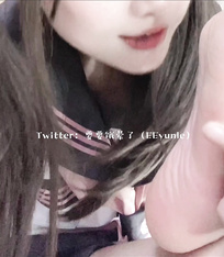 【玉足蘿莉風嫩妹】，可愛雙馬尾，露臉小美女【要要餓暈了】推特福利，自慰口交足交，性愛，小母狗屬性拉滿 (3)