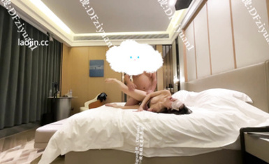 2024年最新大神包養流出【巔峰MALONG精品014】99年身高172，話劇演員，半露臉，酒店開房狂草高潮 (1)