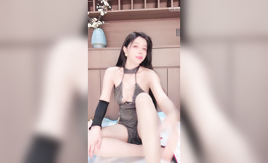 現實版妲己【白熙】9月福利視頻 魔鬼身材油亮絲襪絕美白虎銷魂口舌自慰爆插狂噴 (9)