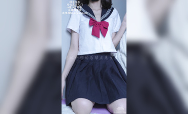 小桃-JK水晶棒自慰，裸體站立展示酮體。