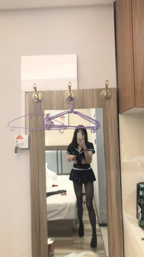 四男一女酒店淫乱，男男，男女，挑战全网最淫乱场景，浪叫喘息声此起彼伏，人气登顶好刺激